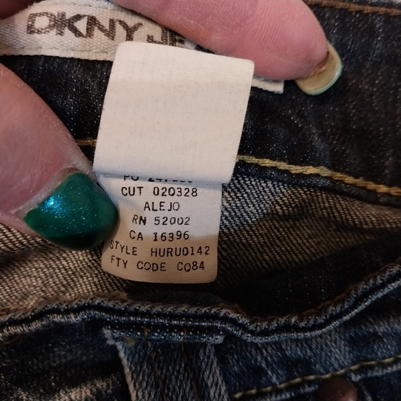 DKNY Cropped Size 12 - Picture 3 of 6